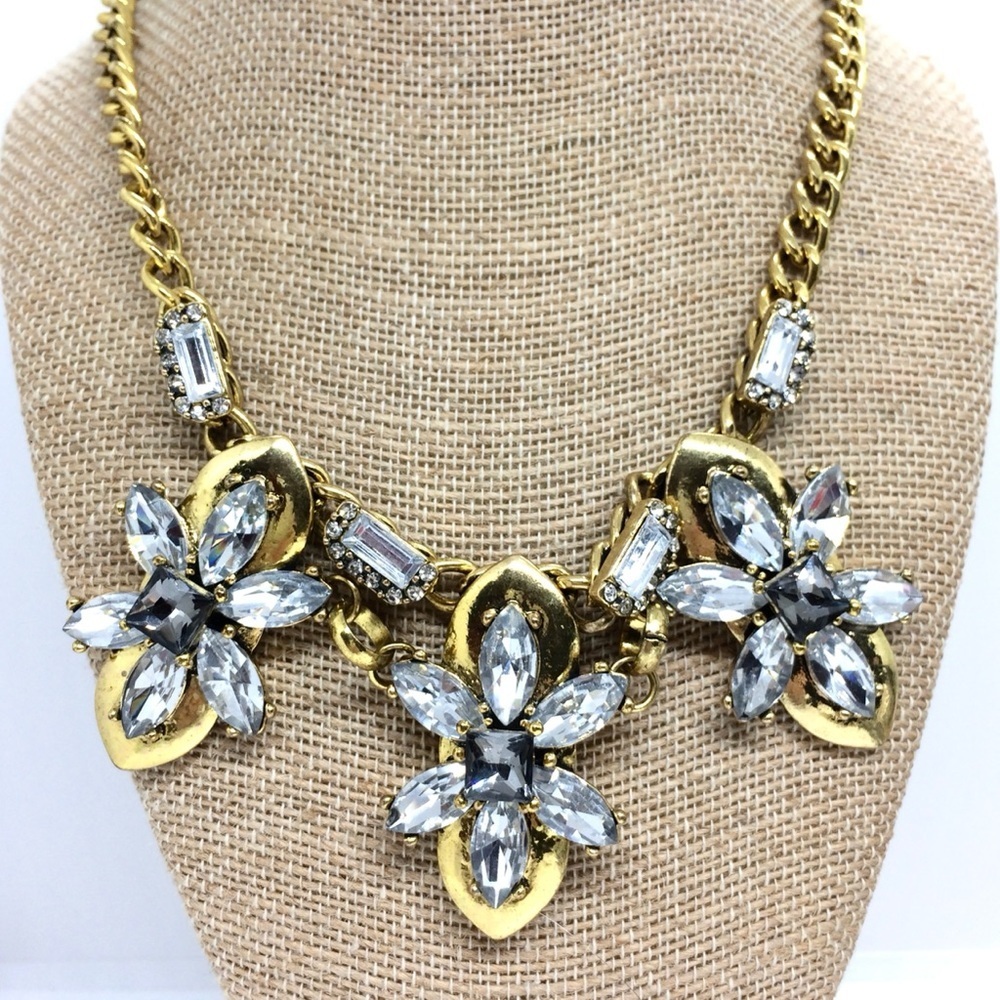 RHINESTONE GOLD TONE CRYSTALS STATEMENT NECKLACE FLOWER FLORAL COLLAR BLING